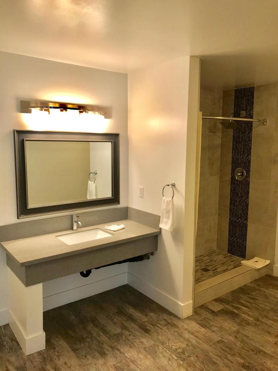 Hotel 6-inglewood, Ca 2*
